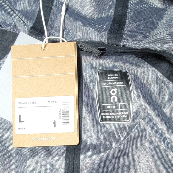 On Running Storm Jacket - Picture 9 of 12